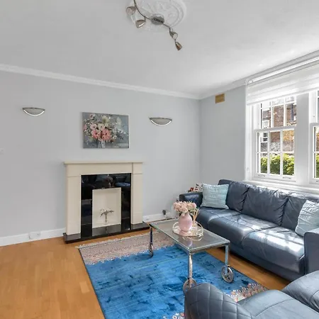 Entire Flat In Heart Of Chelsea Hosted By Zahra Apartment London Exterior photo