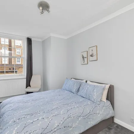 Entire Flat In Heart Of Chelsea Hosted By Zahra Apartment London Exterior photo