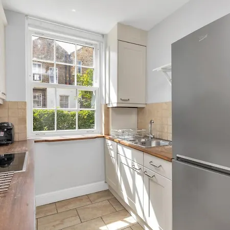 Entire Flat In Heart Of Chelsea Hosted By Zahra Apartment London Exterior photo