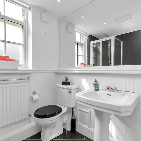 Entire Flat In Heart Of Chelsea Hosted By Zahra Apartment London Exterior photo