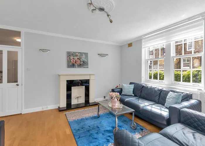 Entire Flat In Heart Of Chelsea Hosted By Zahra